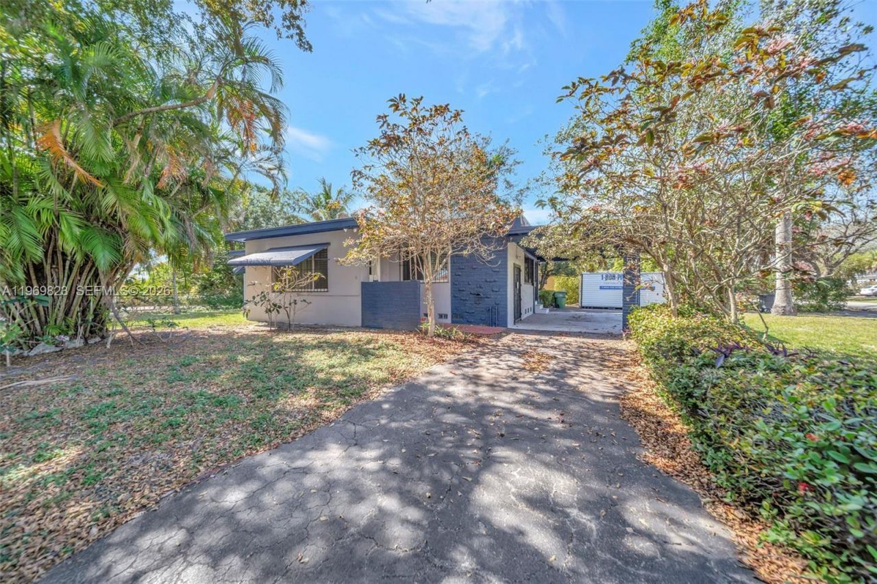 890 NE 138th St, North Miami, FL 33161 Photo