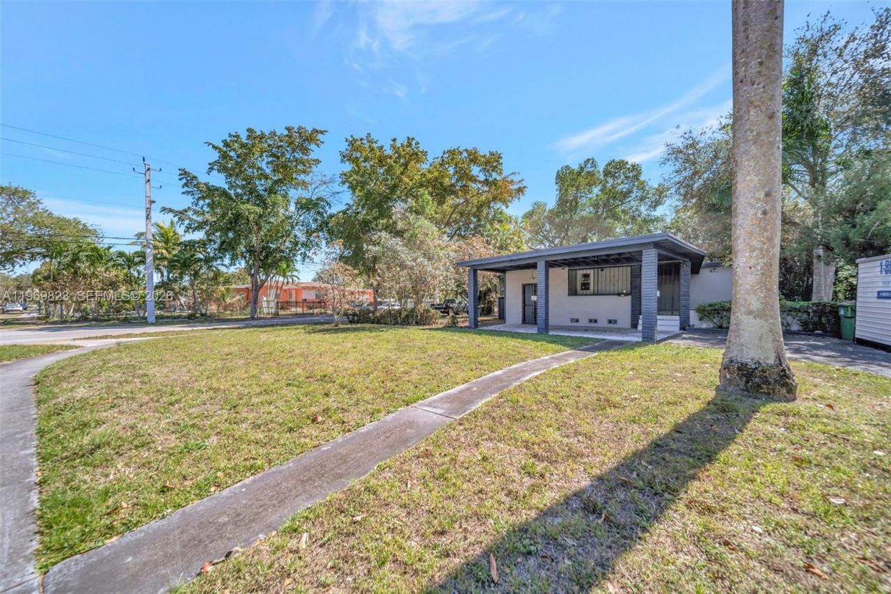 890 NE 138th St, North Miami, FL 33161 Photo