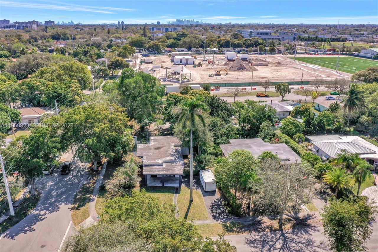 890 NE 138th St, North Miami, FL 33161 Photo