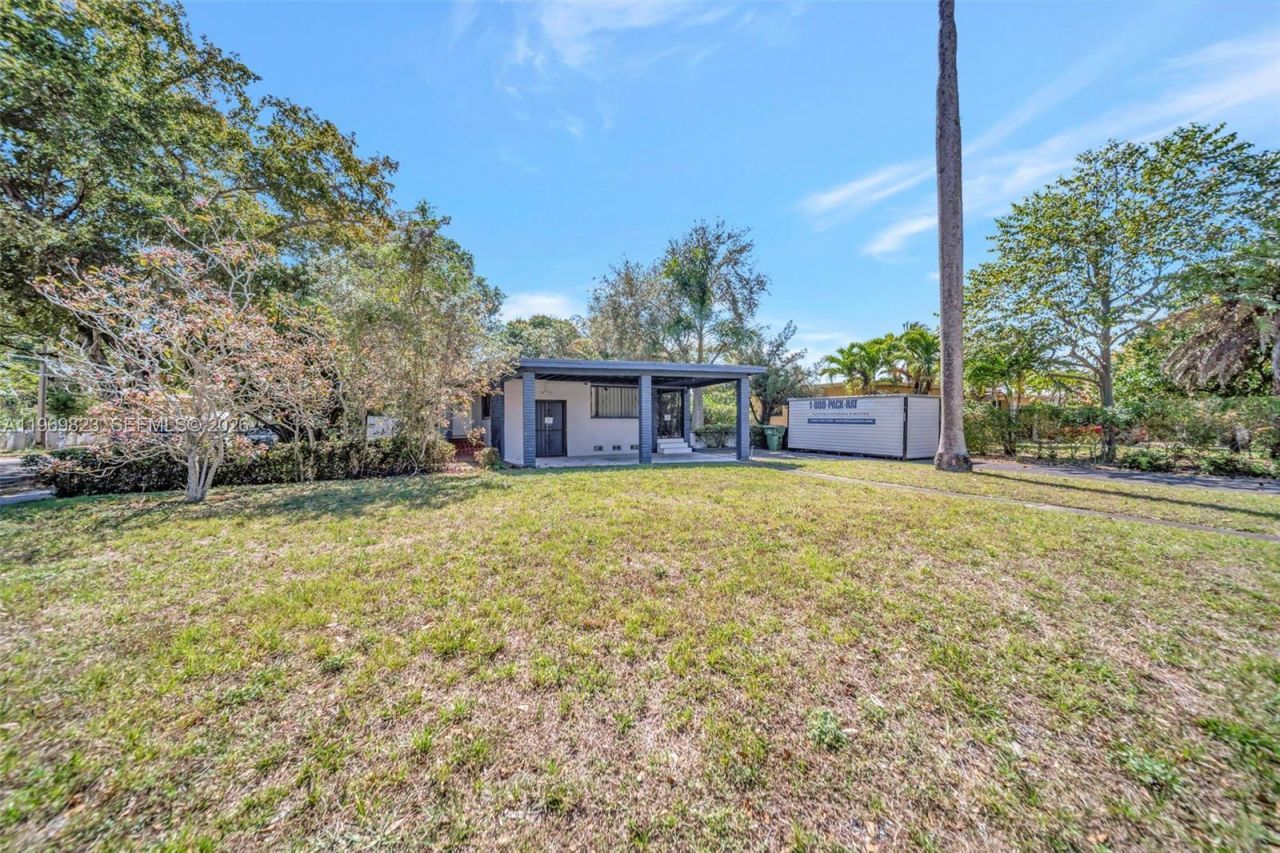 890 NE 138th St, North Miami, FL 33161 Photo