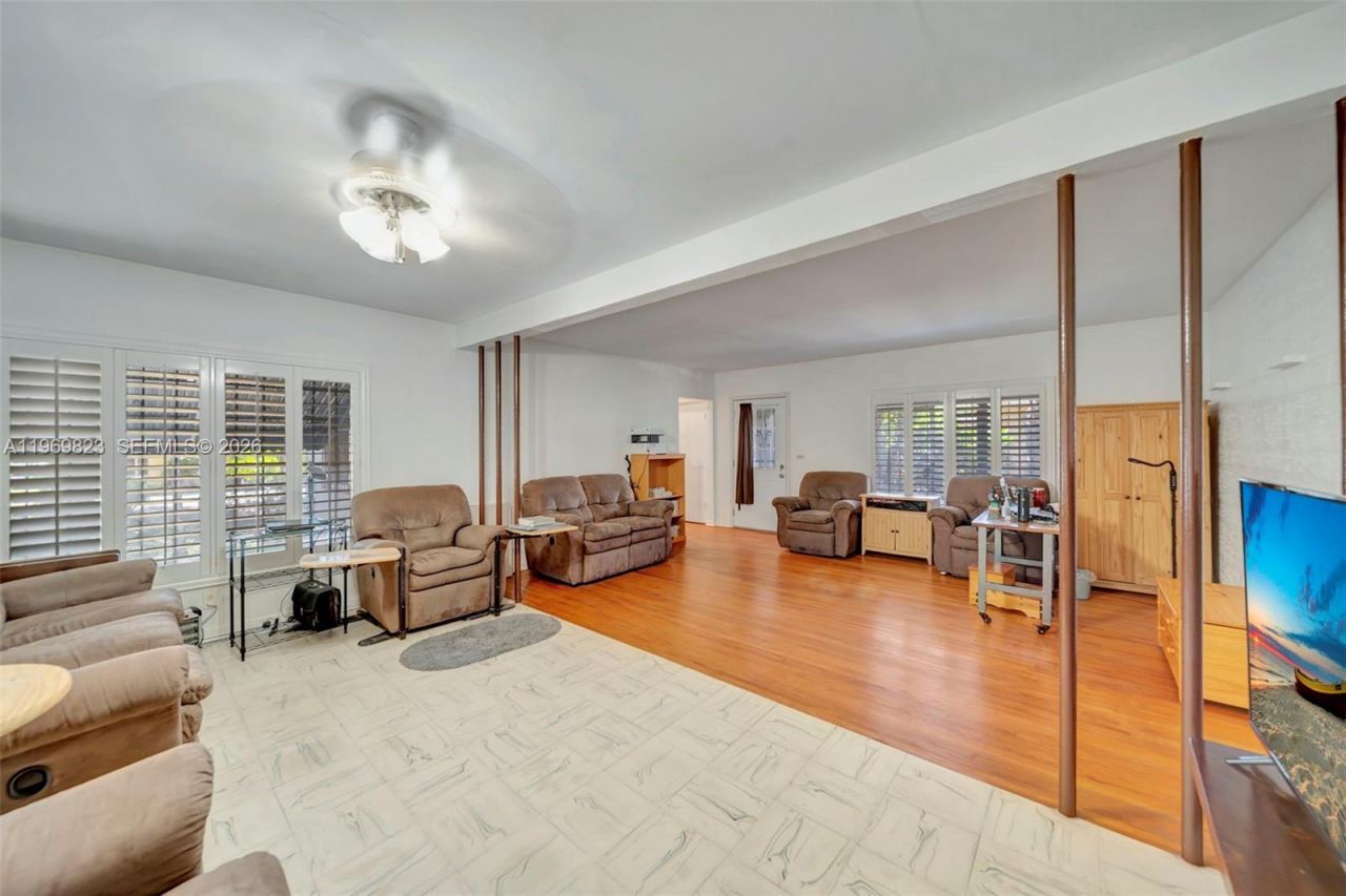 890 NE 138th St, North Miami, FL 33161 Photo