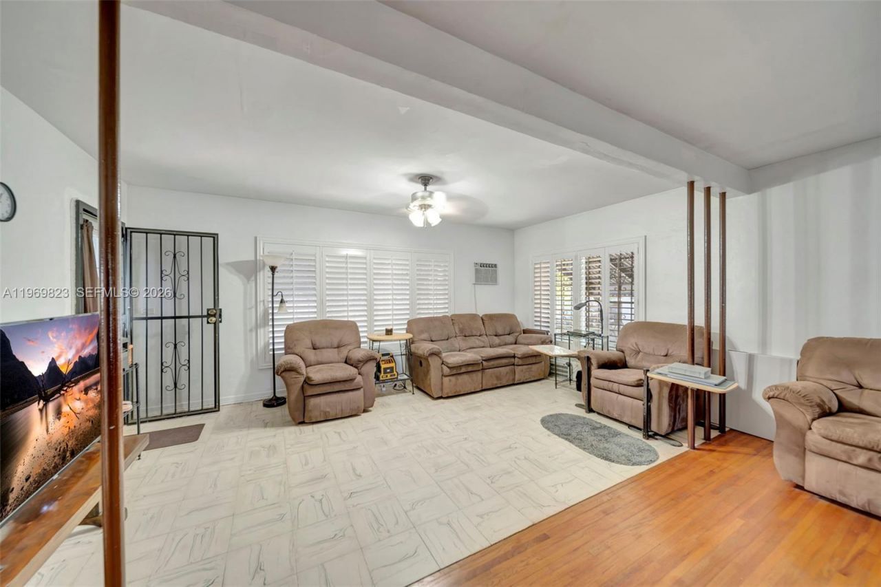 890 NE 138th St, North Miami, FL 33161 Photo