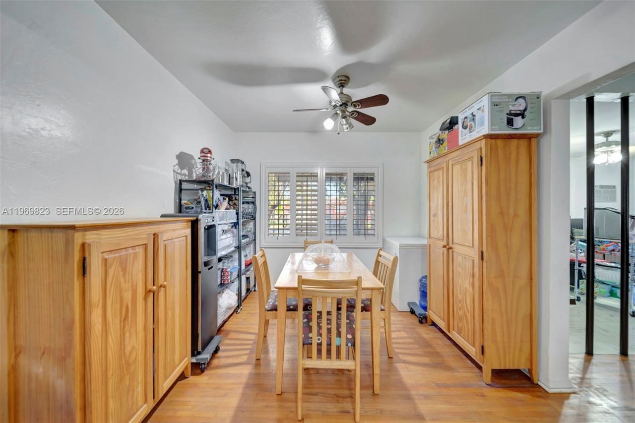 890 NE 138th St, North Miami, FL 33161 Photo