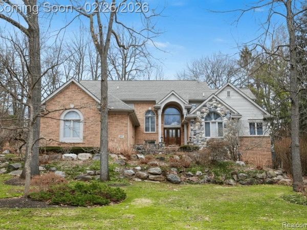 777 Great Oaks Drive, Bloomfield Hills, MI 48304