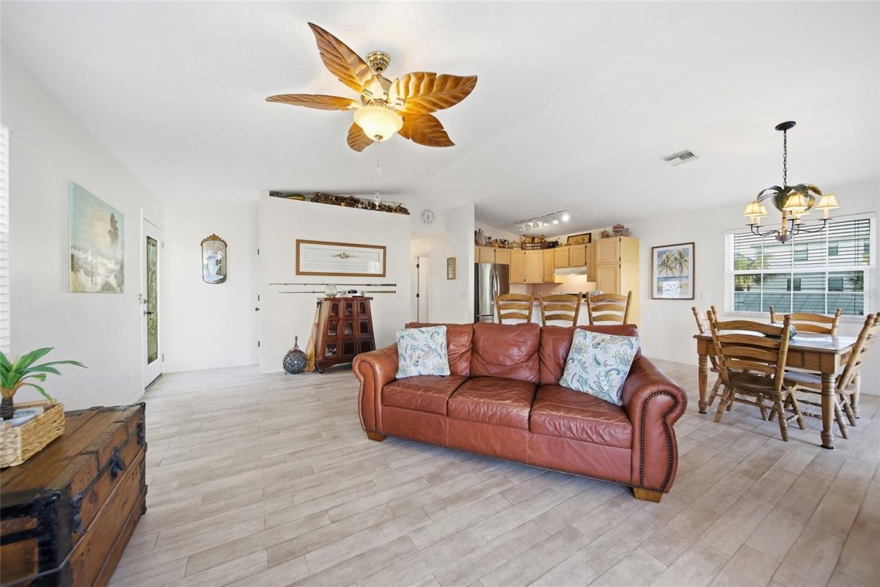 2112 Avenue B, Bradenton Beach, FL 34217 Photo