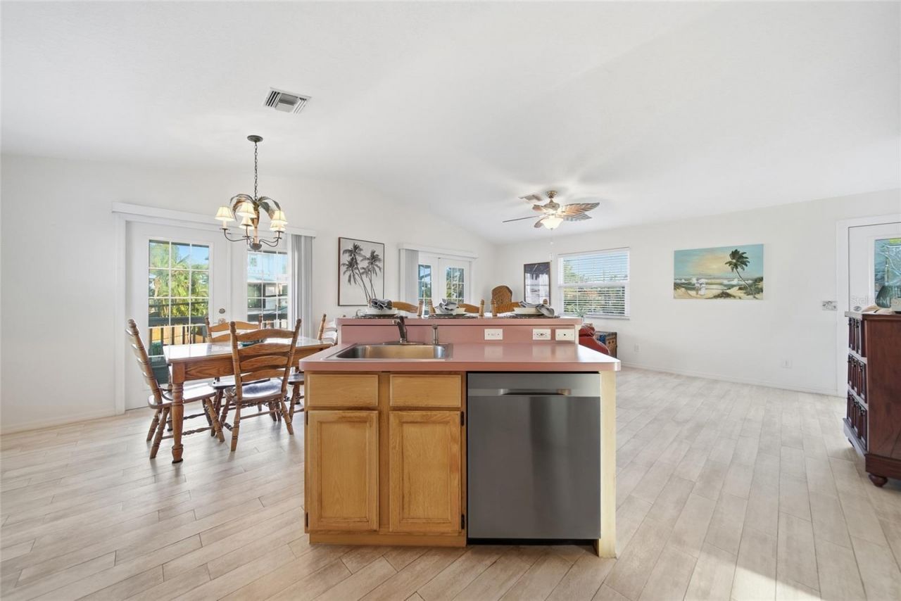 2112 Avenue B, Bradenton Beach, FL 34217 Photo