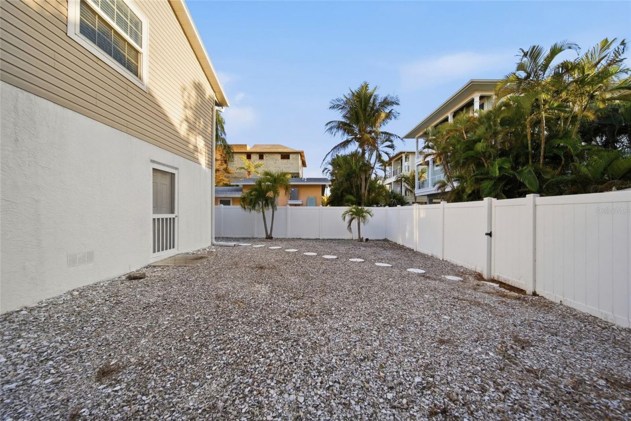 2112 Avenue B, Bradenton Beach, FL 34217 Photo