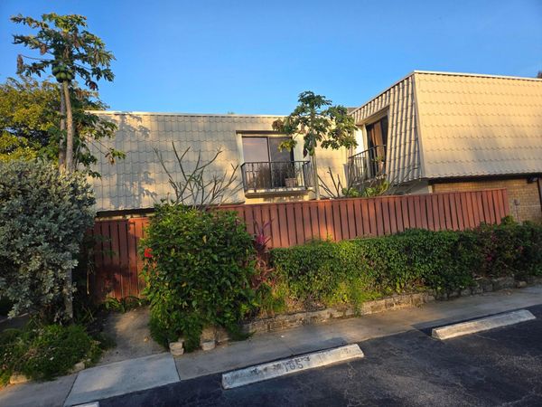 1700 Embassy Drive, Unit 512, West Palm Beach, FL 33401