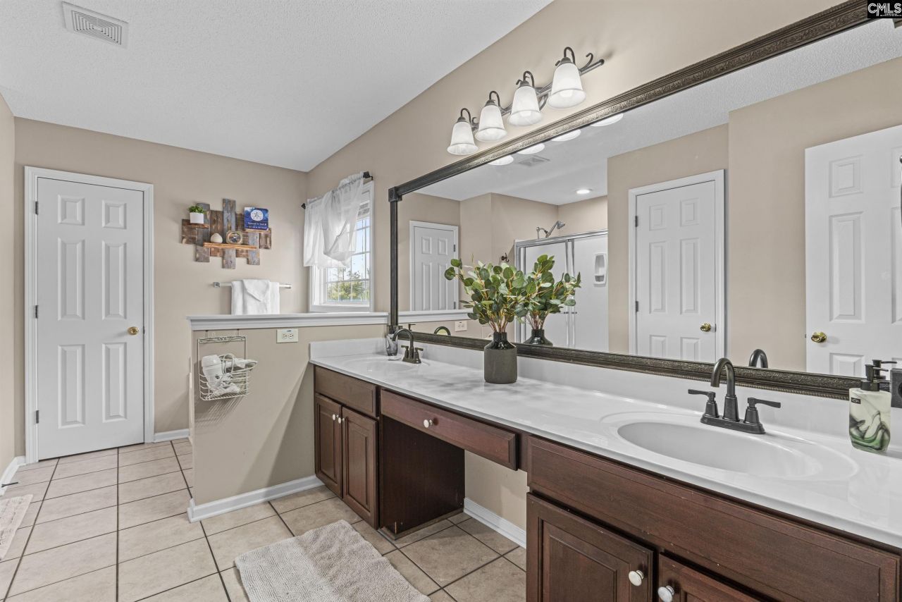 15 Caedmons Walk  Photo 17