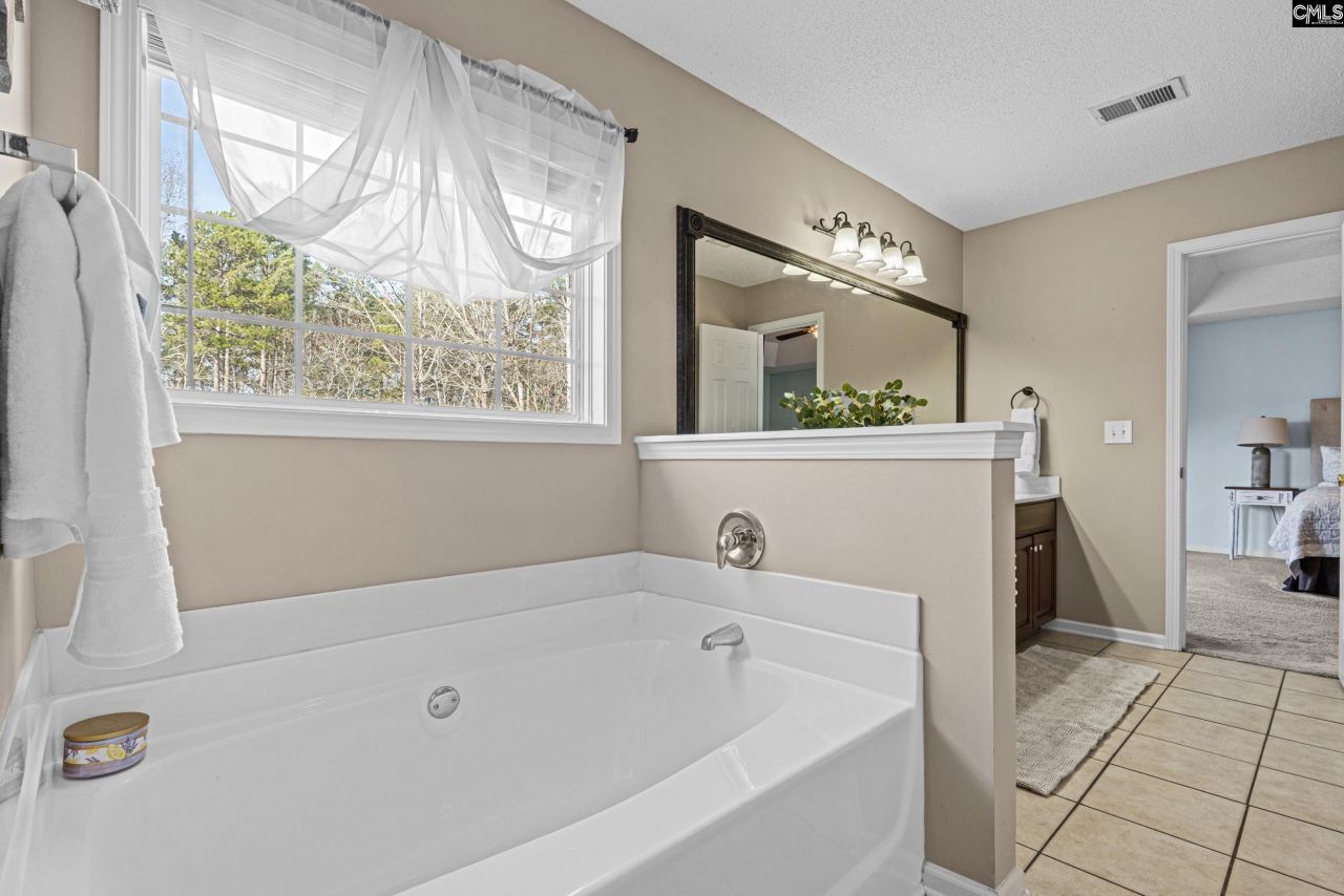 15 Caedmons Walk  Photo 18