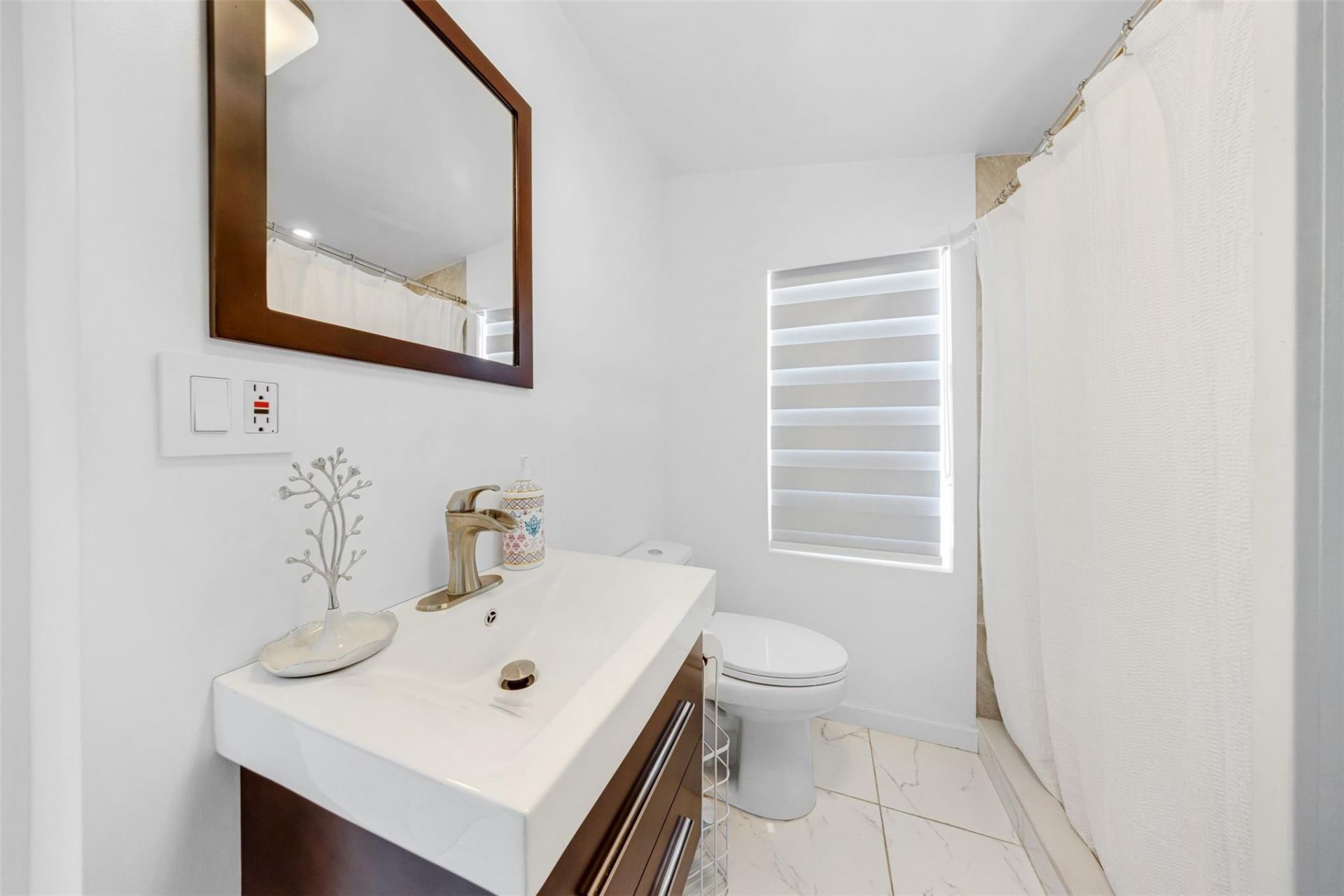 5921 NE 1st Avenue Ne, Unit N/a, Oakland Park, FL 33334 Photo