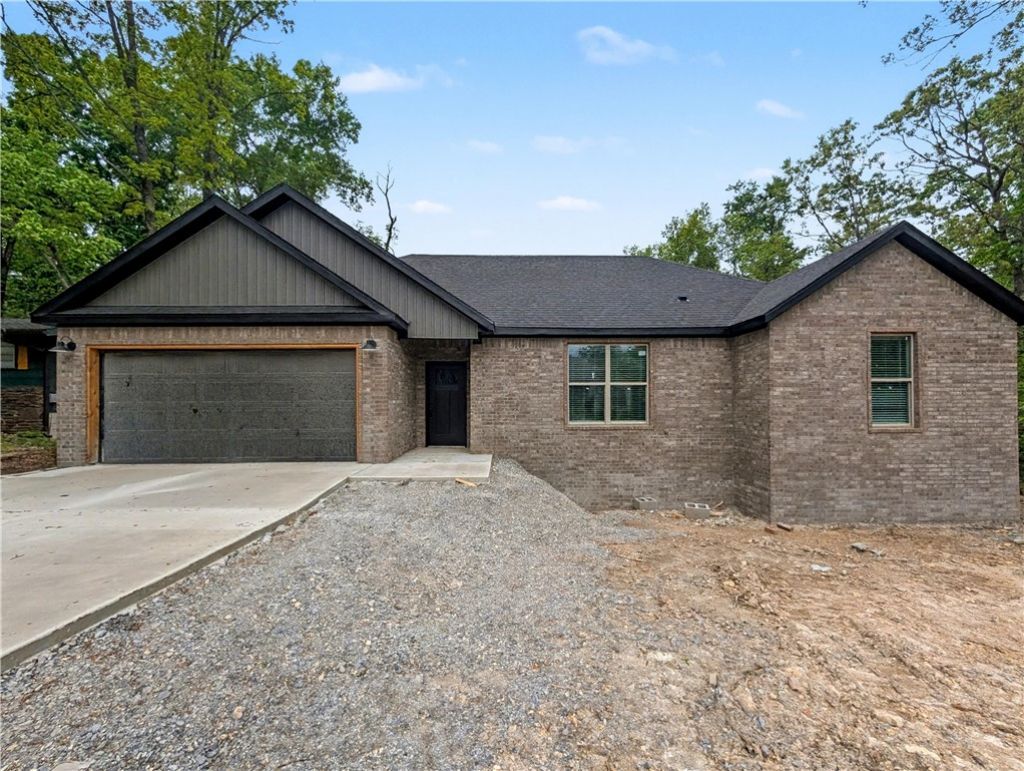 19 Mildenhall Drive, Bella Vista, AR 72714 Main Photo