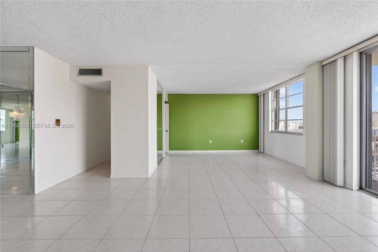 2801 NE 183rd St , Unit 1612W, Aventura, FL 33160 Photo