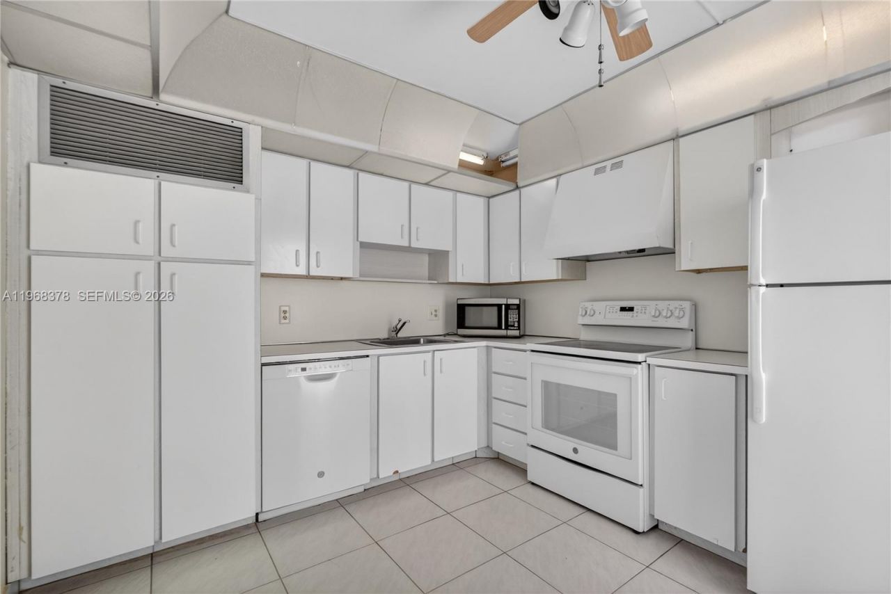 2801 NE 183rd St , Unit 1612W, Aventura, FL 33160 Photo