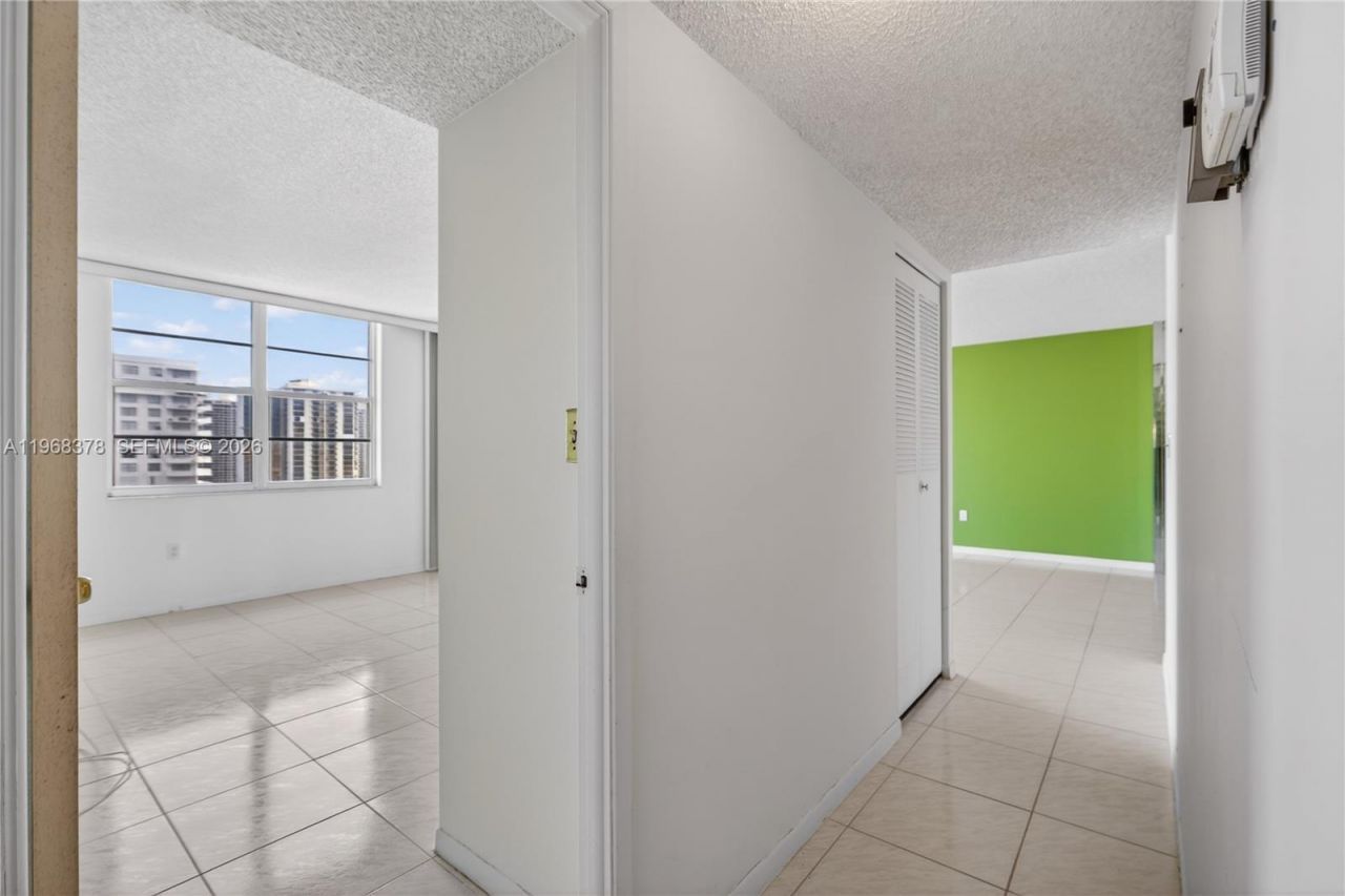 2801 NE 183rd St , Unit 1612W, Aventura, FL 33160 Photo