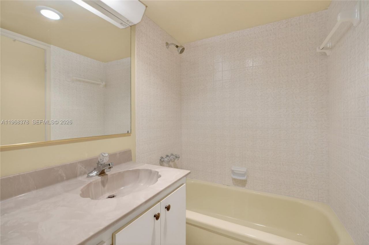 2801 NE 183rd St , Unit 1612W, Aventura, FL 33160 Photo