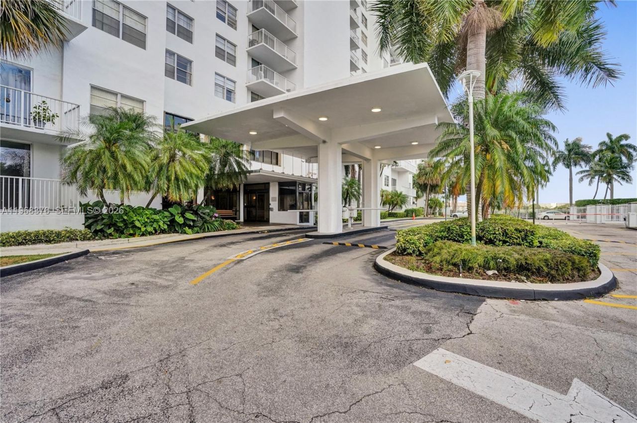 2801 NE 183rd St , Unit 1612W, Aventura, FL 33160 Photo