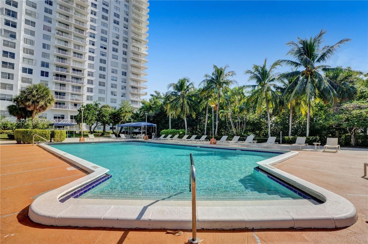 2801 NE 183rd St , Unit 1612W, Aventura, FL 33160 Photo