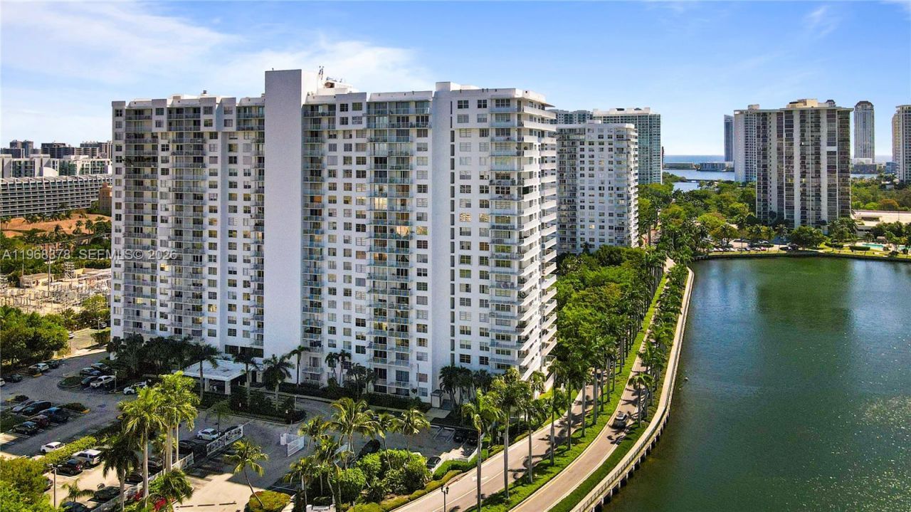 2801 NE 183rd St , Unit 1612W, Aventura, FL 33160 Photo