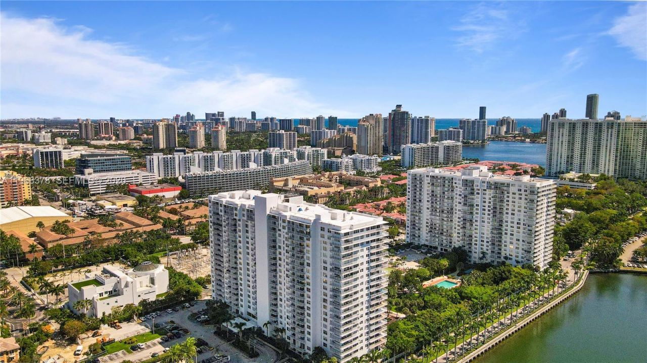 2801 NE 183rd St , Unit 1612W, Aventura, FL 33160 Photo