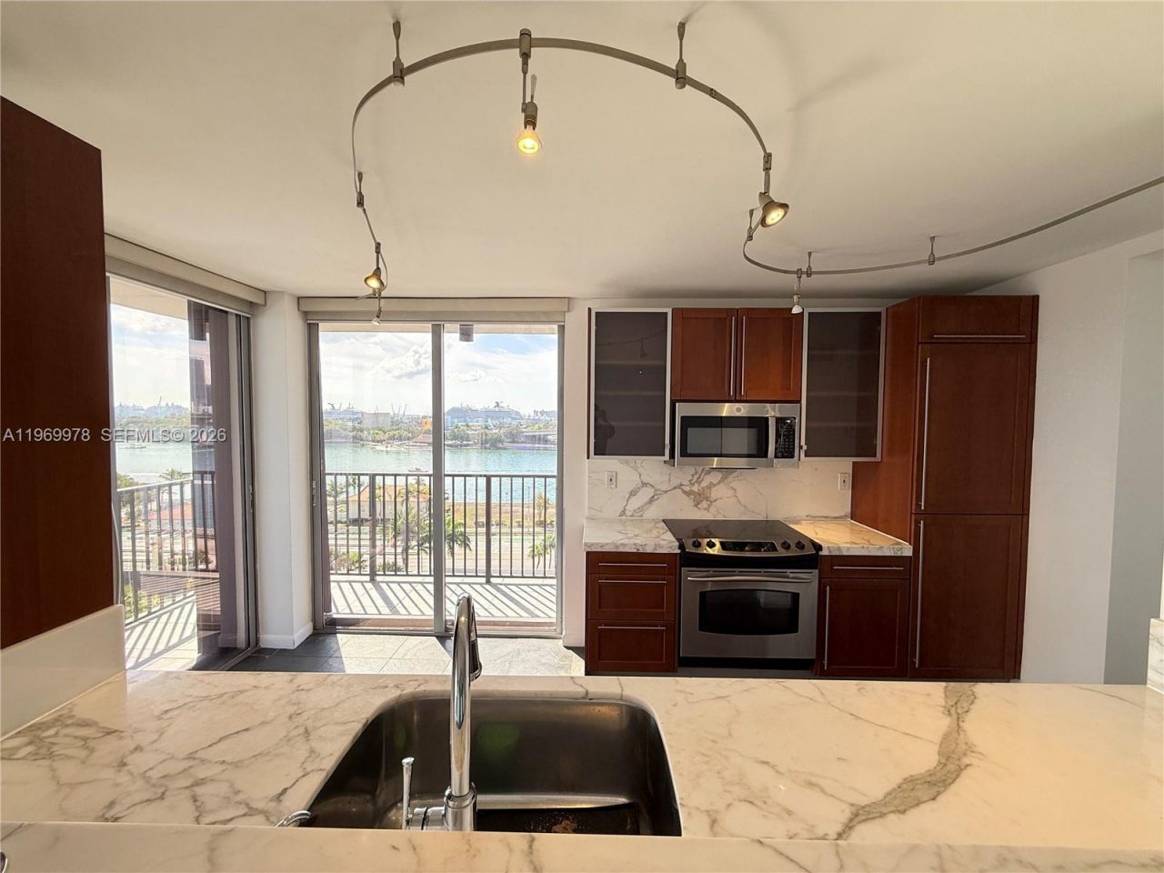 801 N Venetian Dr, Unit 802, Miami, FL 33139 Photo