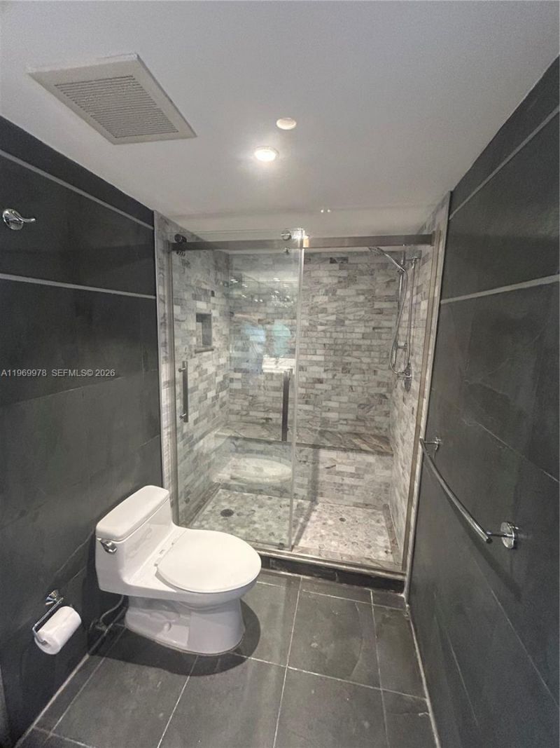 801 N Venetian Dr, Unit 802, Miami, FL 33139 Photo