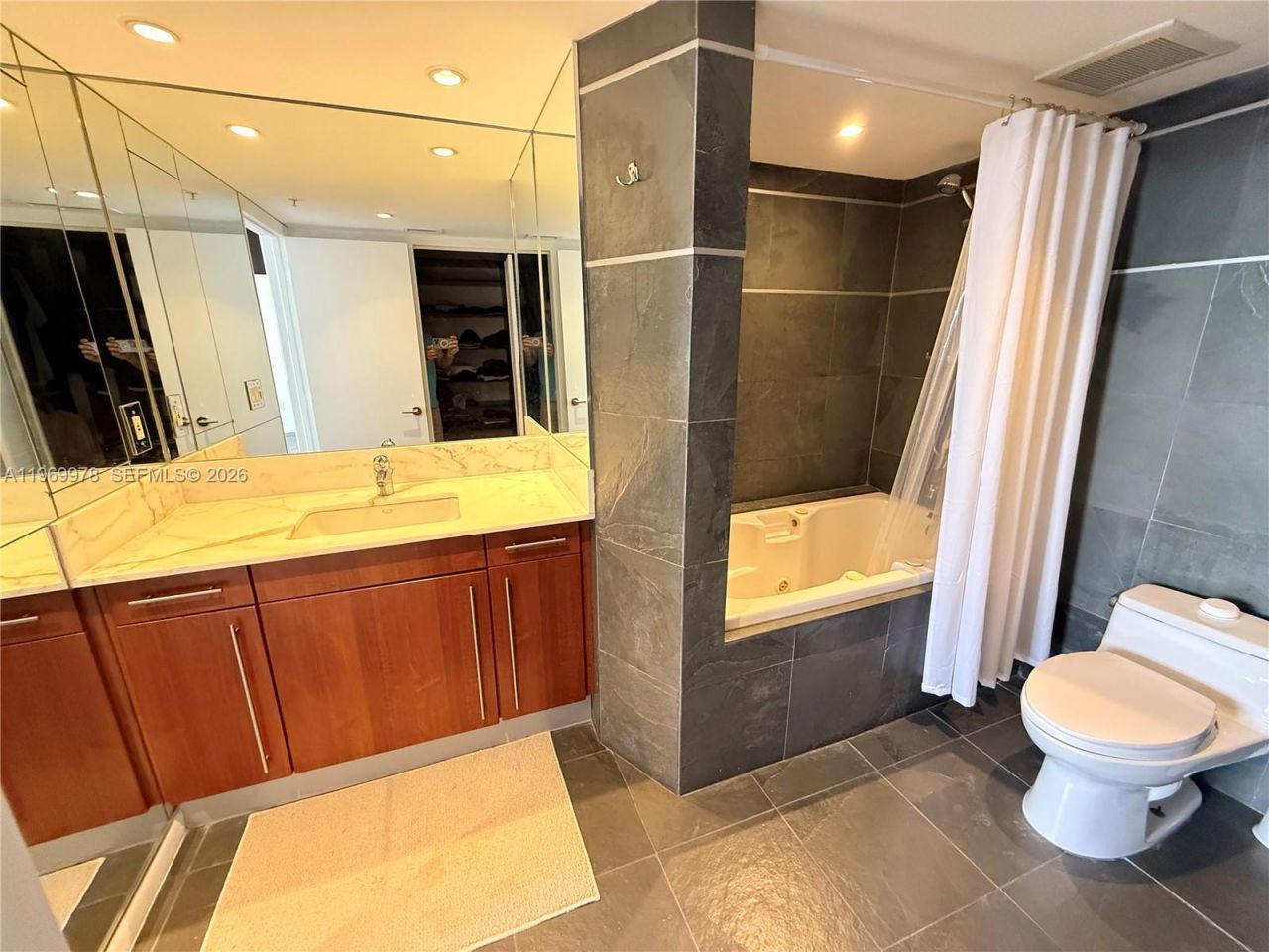 801 N Venetian Dr, Unit 802, Miami, FL 33139 Photo