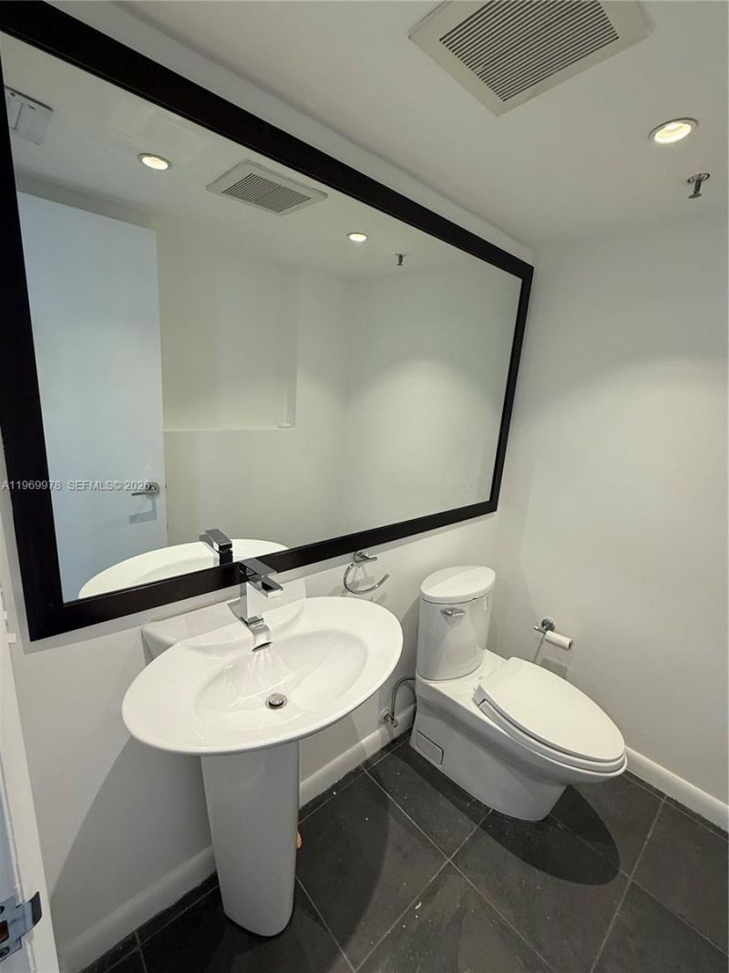 801 N Venetian Dr, Unit 802, Miami, FL 33139 Photo