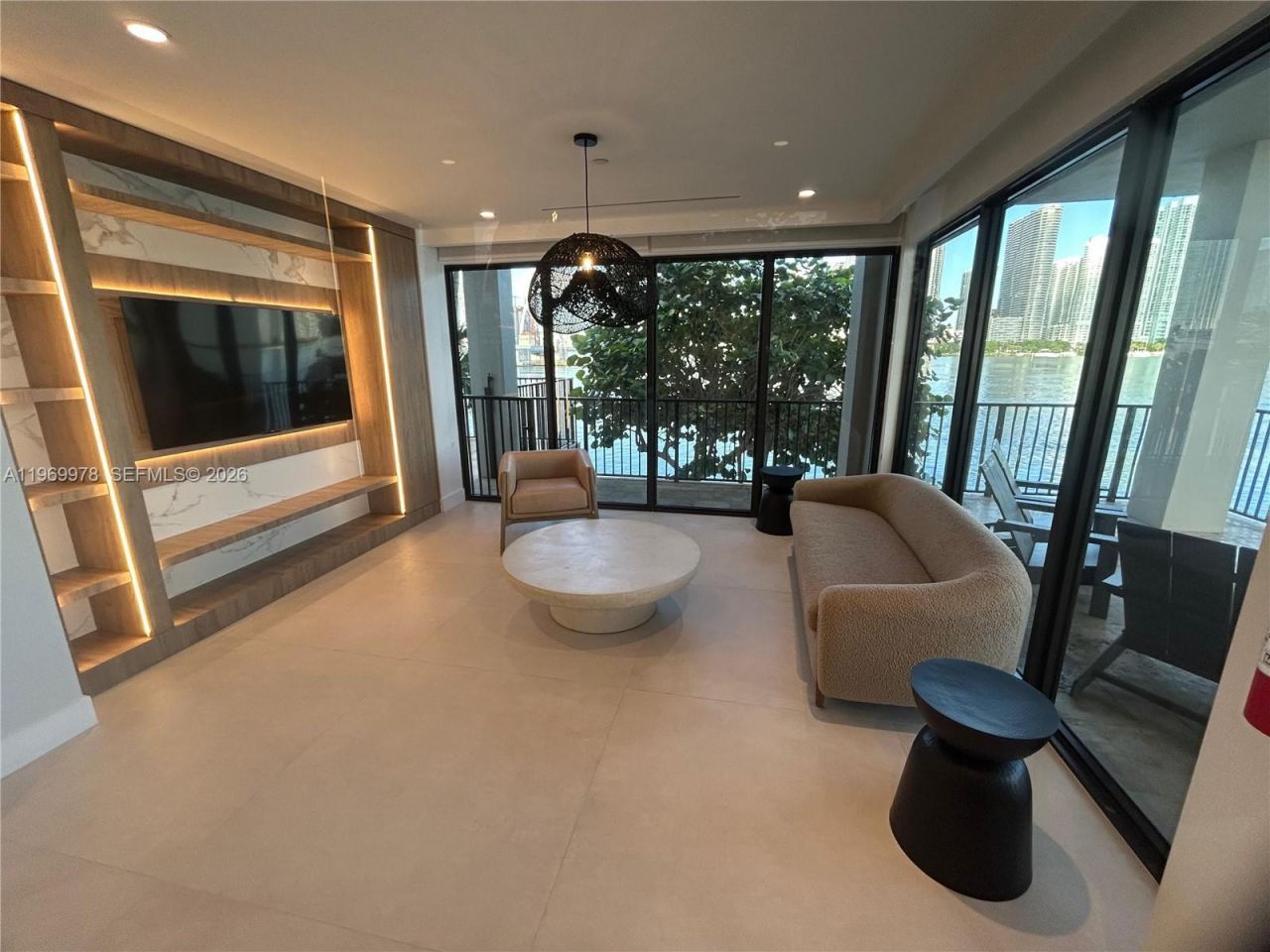 801 N Venetian Dr, Unit 802, Miami, FL 33139 Photo