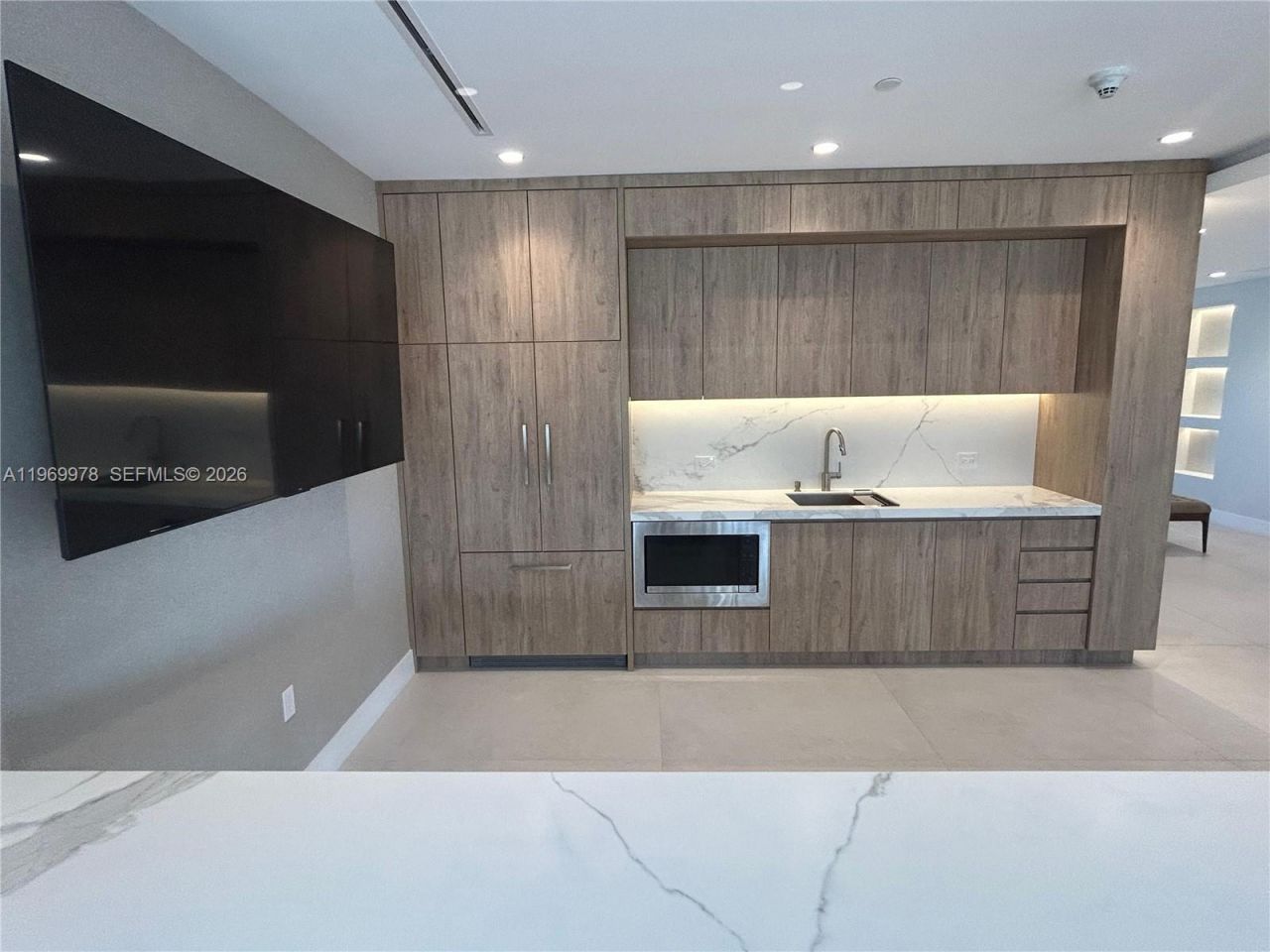 801 N Venetian Dr, Unit 802, Miami, FL 33139 Photo