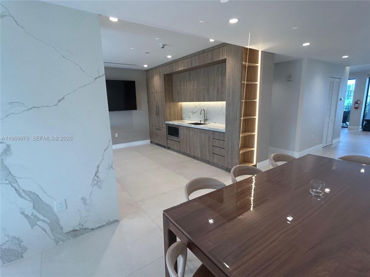 801 N Venetian Dr, Unit 802, Miami, FL 33139 Photo