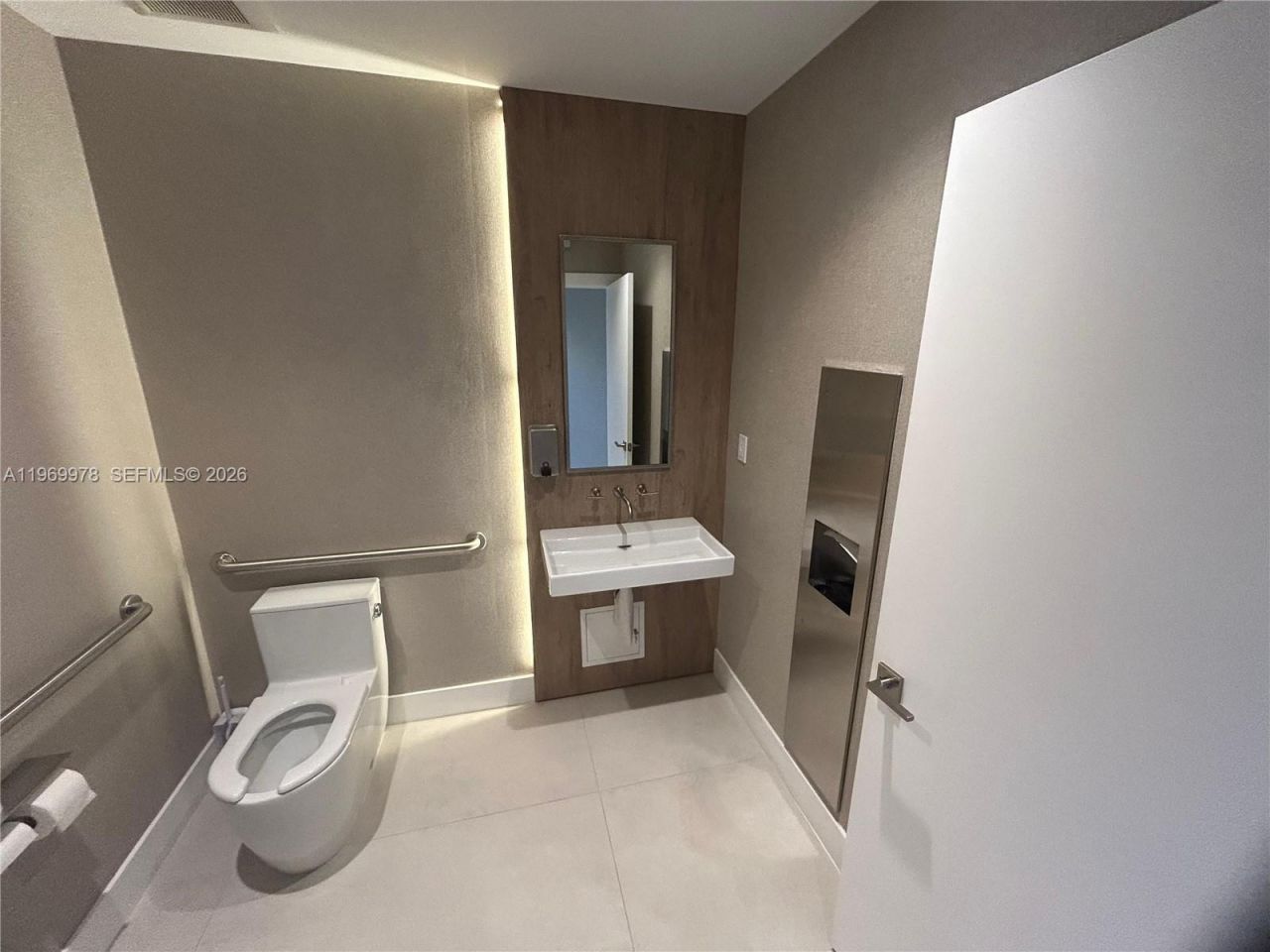 801 N Venetian Dr, Unit 802, Miami, FL 33139 Photo