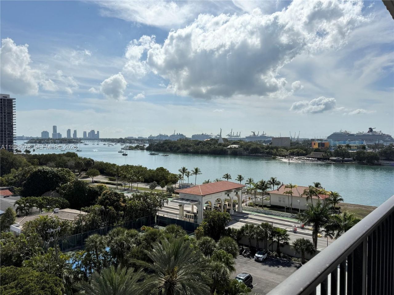 801 N Venetian Dr, Unit 802, Miami, FL 33139 Photo