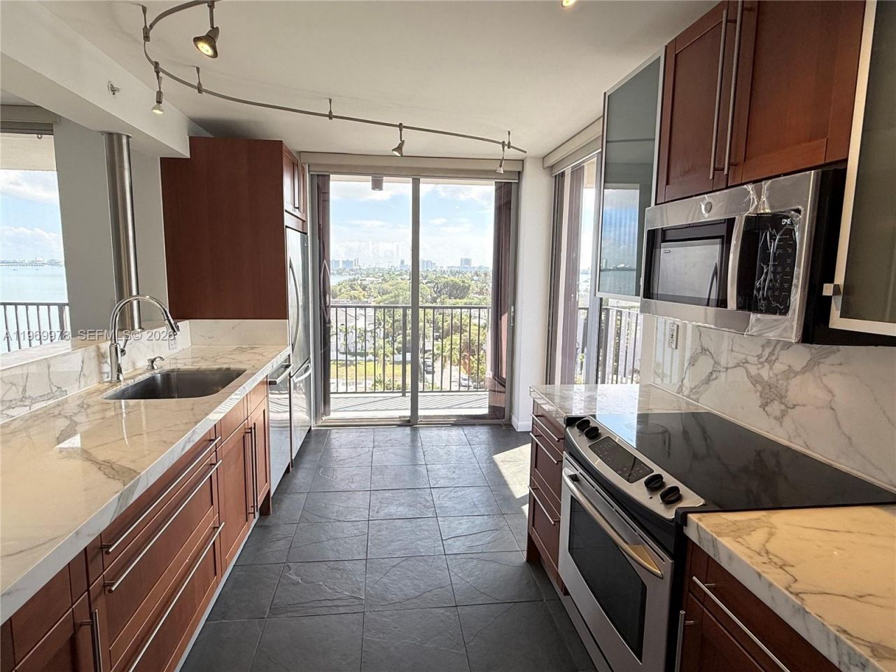 801 N Venetian Dr, Unit 802, Miami, FL 33139 Photo