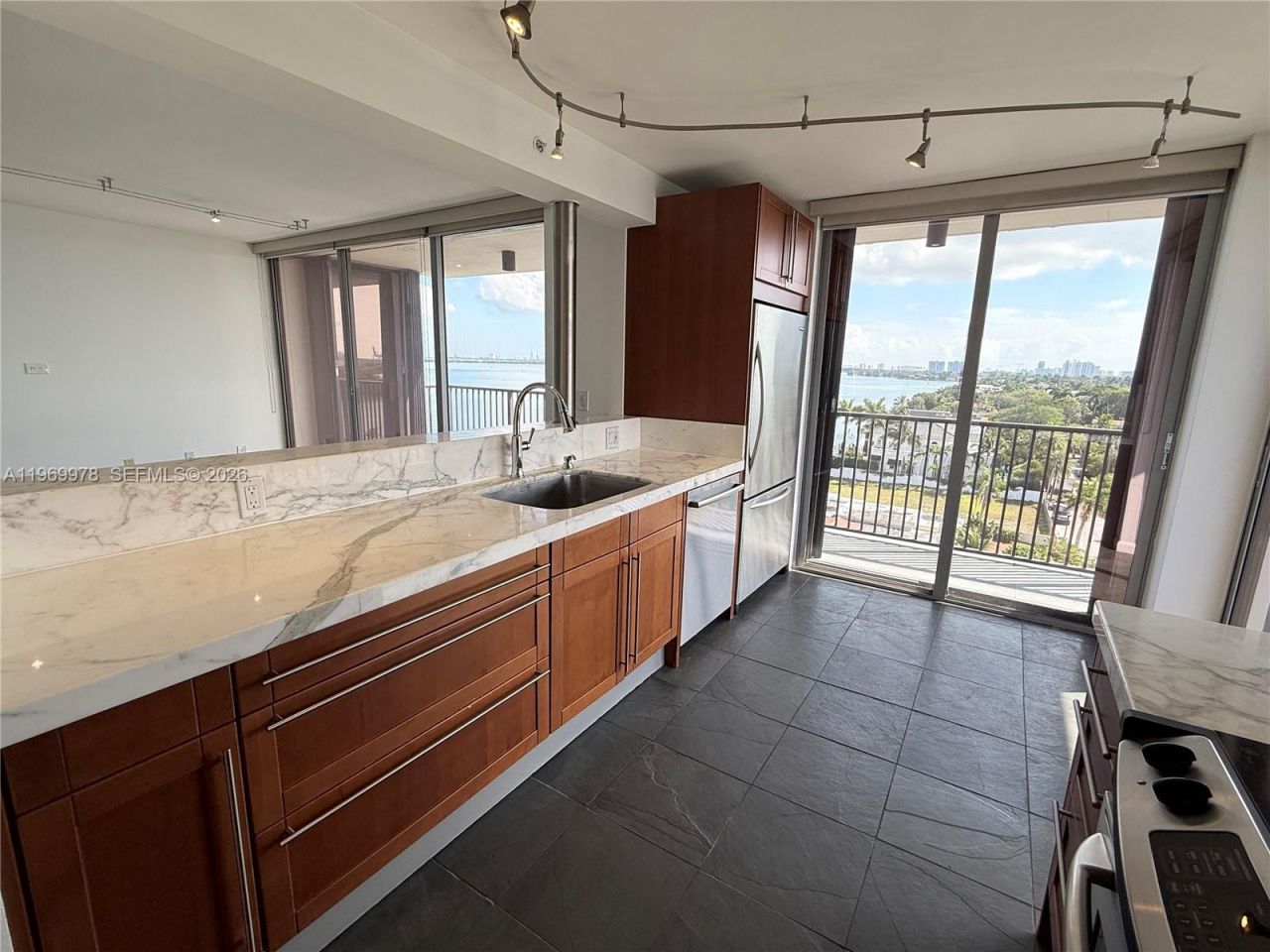 801 N Venetian Dr, Unit 802, Miami, FL 33139 Photo