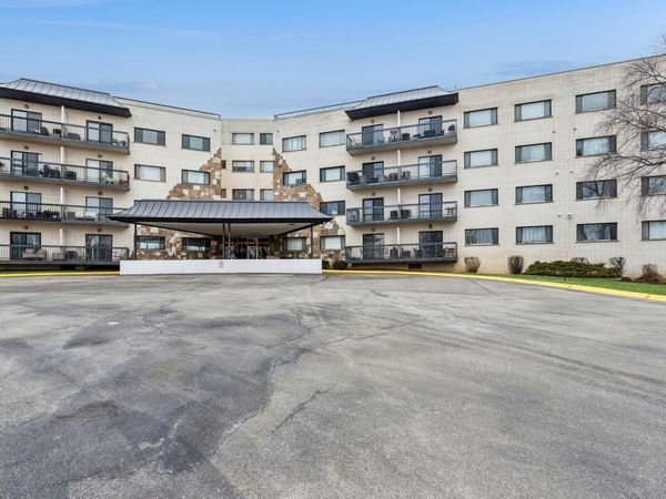 6700 S Brainard Avenue, Unit 225, Countryside, IL 60525