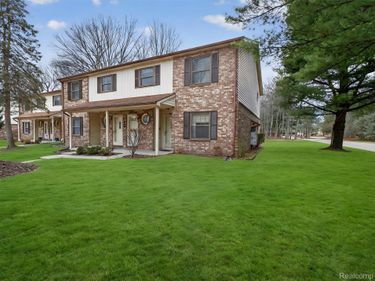 35652 Castlewood Court, Westland, Mi 48185