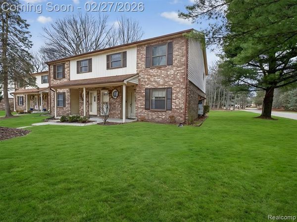 35652 Castlewood Court, Westland, MI 48185