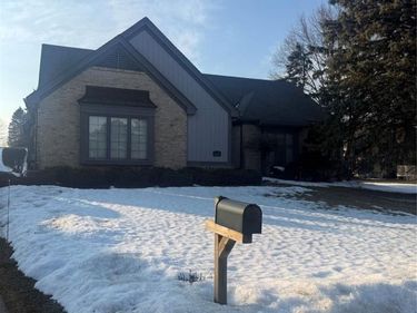 1446 Vistaview Drive, Rochester Hills, MI 48306