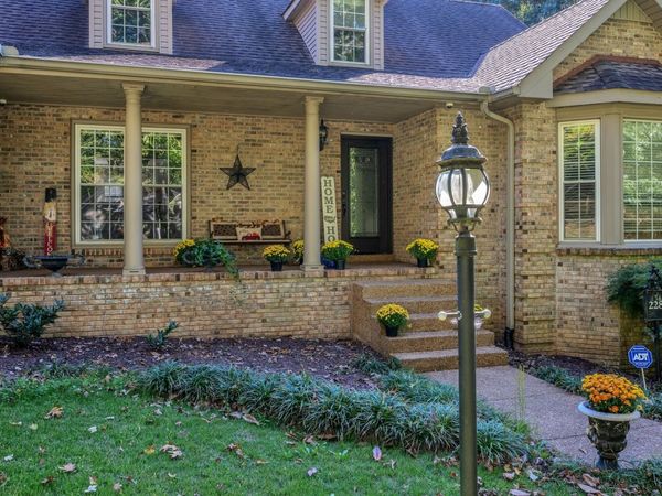 228 Druid Hills Dr , Dickson, TN 37055