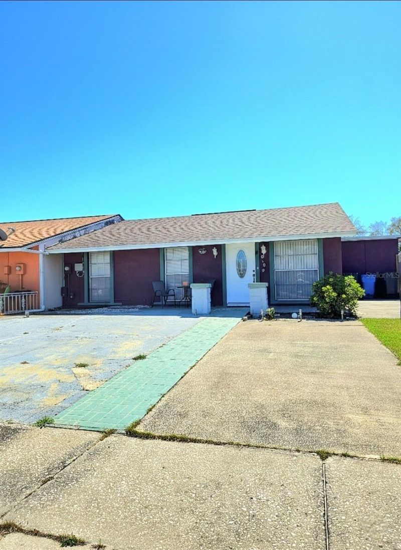 8589 Briar Grove Circle, Tampa, FL 33615 Main Photo