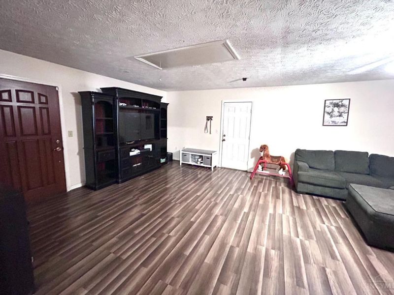 300 Adare Court, Lynchburg, OH 45142 Photo 10