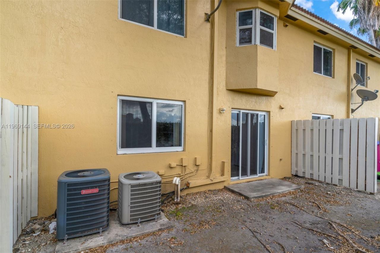 990 NE 33rd Ter , Unit 102, Homestead, FL 33033 Photo