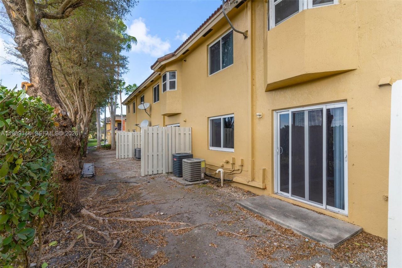 990 NE 33rd Ter , Unit 102, Homestead, FL 33033 Photo