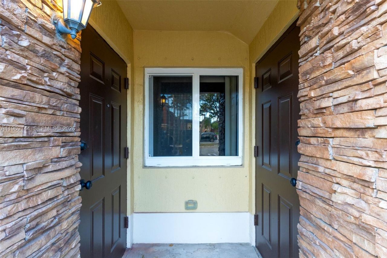 990 NE 33rd Ter , Unit 102, Homestead, FL 33033 Photo