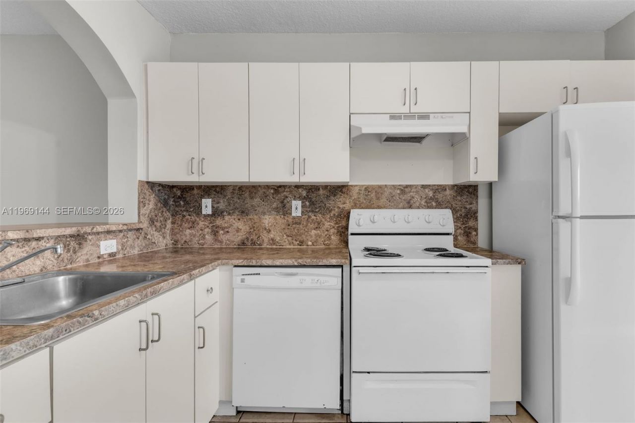 990 NE 33rd Ter , Unit 102, Homestead, FL 33033 Photo