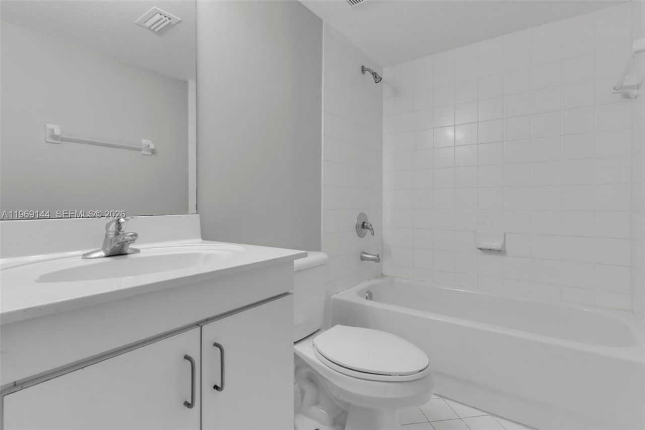 990 NE 33rd Ter , Unit 102, Homestead, FL 33033 Photo