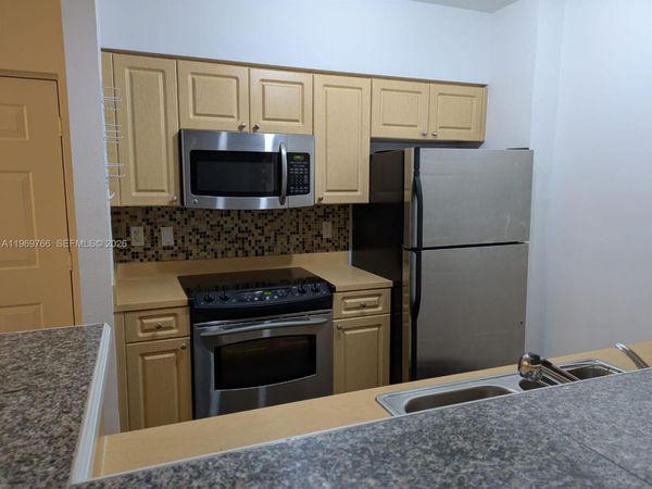 6831 SW 44th St, Unit 302, Miami, FL 33155