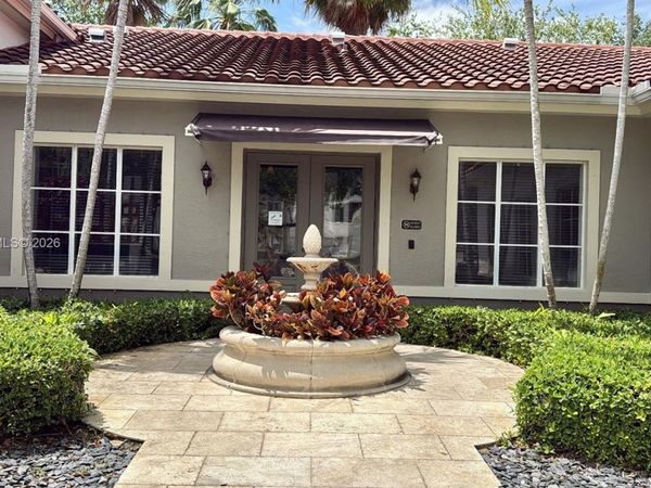 6831 SW 44th St, Unit 302, Miami, FL 33155