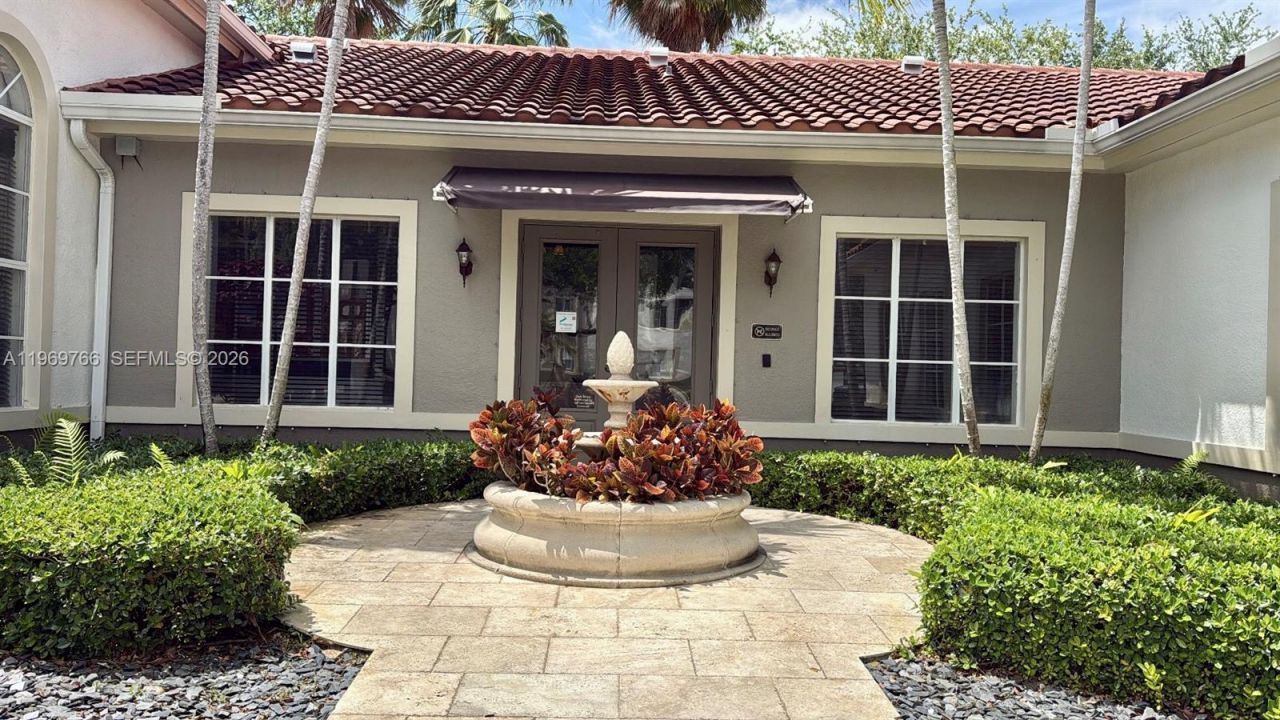 6831 SW 44th St, Unit 302, Miami, FL 33155 Photo